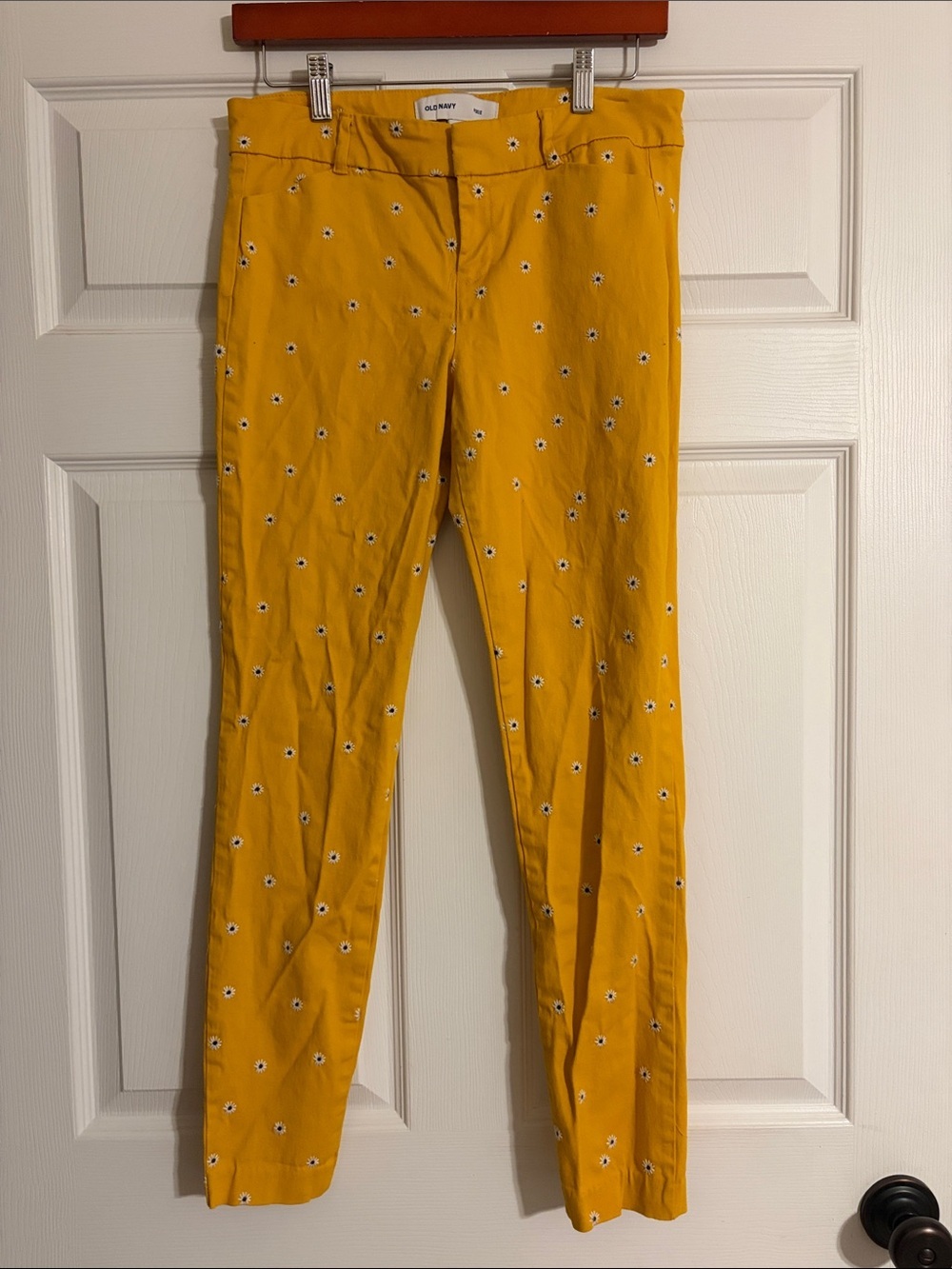 Old Navy Yellow Embroidered Daisy Pixie Skinny Ankle Pants
